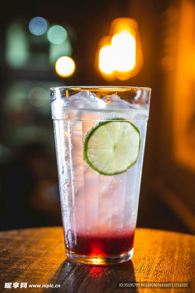 清凉黄瓜味粉色鸡尾酒