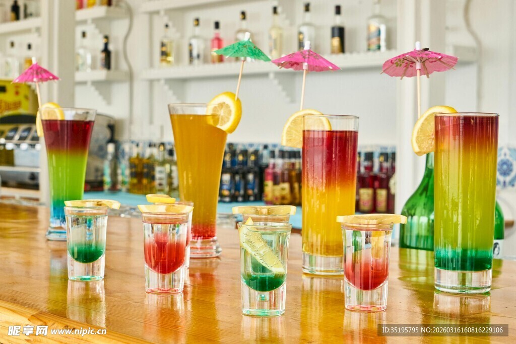 多彩缤纷创意鸡尾酒展示