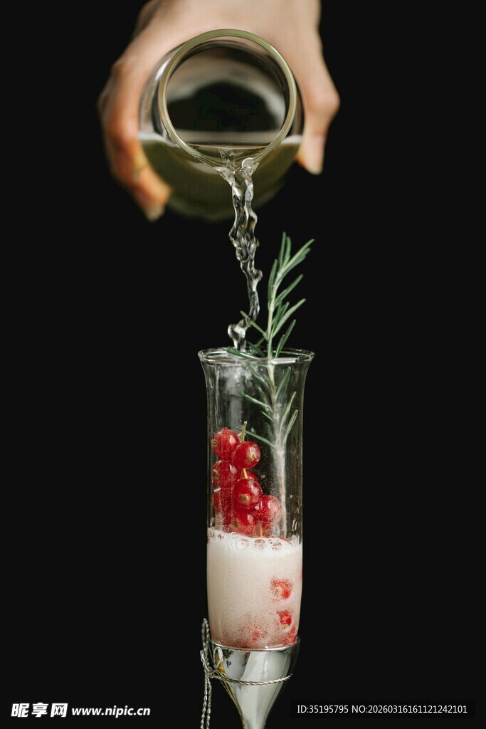 创意鸡尾酒制作瞬间
