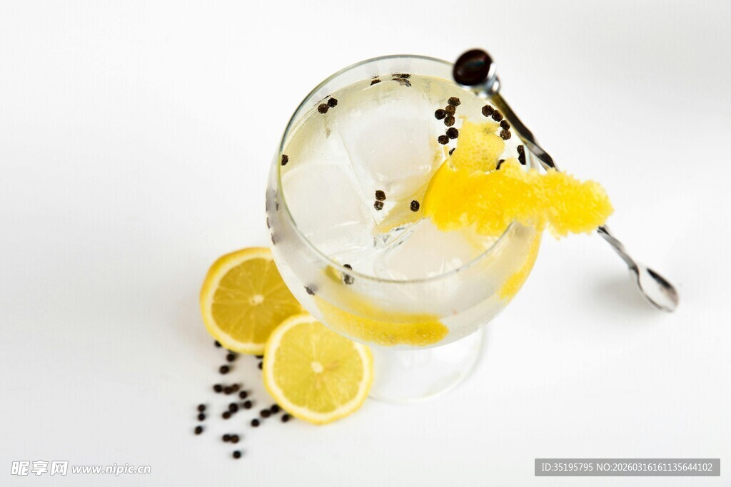 柠檬气泡水清新夏日饮品