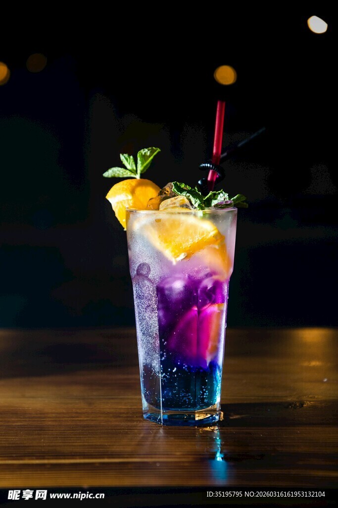 梦幻分层鸡尾酒特写
