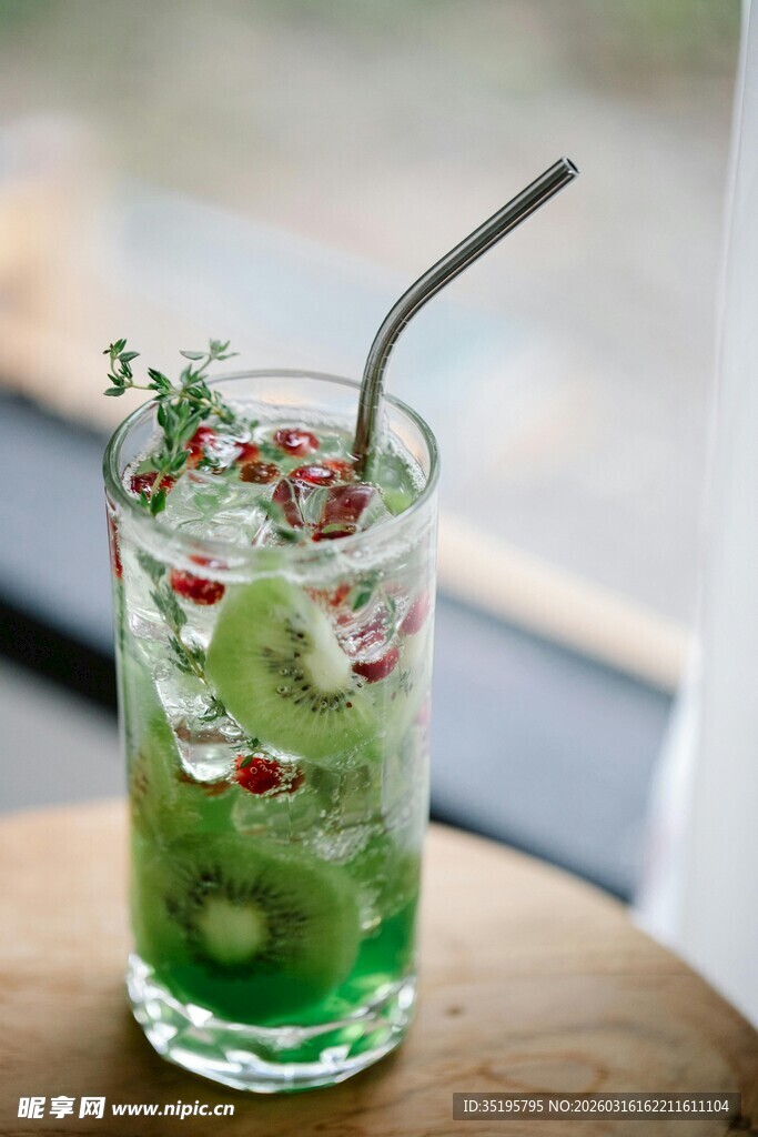 清新薄荷青柠冰饮