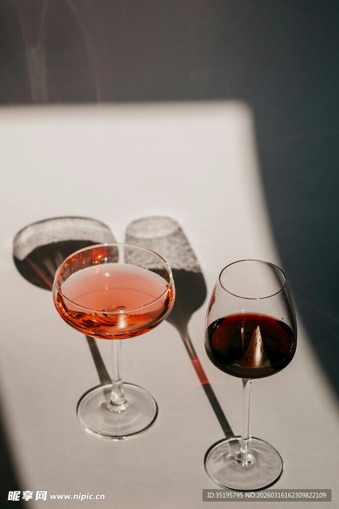 多彩葡萄酒杯展示