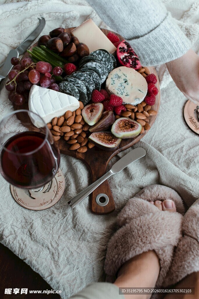 冬日温馨野餐美食场景