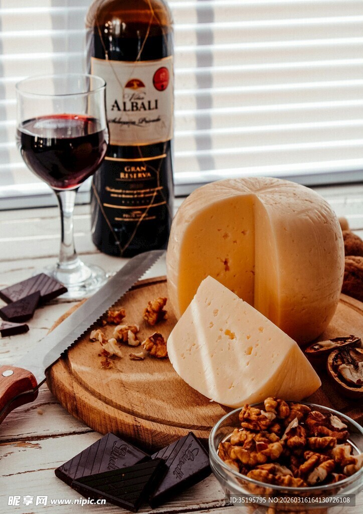 红酒配奶酪坚果美食组合