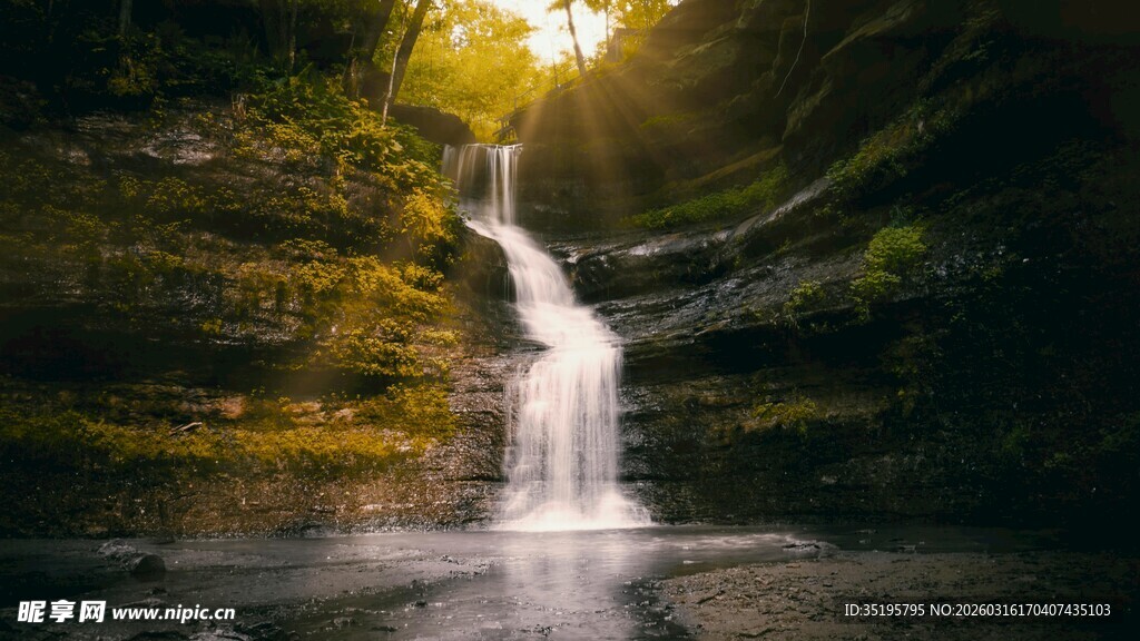山间瀑布美景