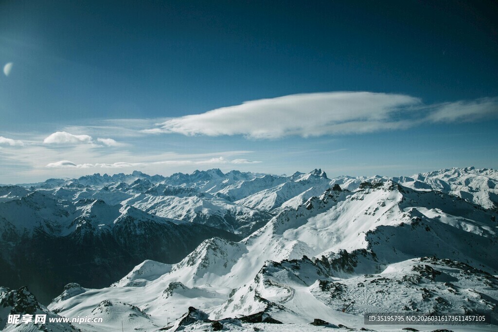 壮丽雪山景观