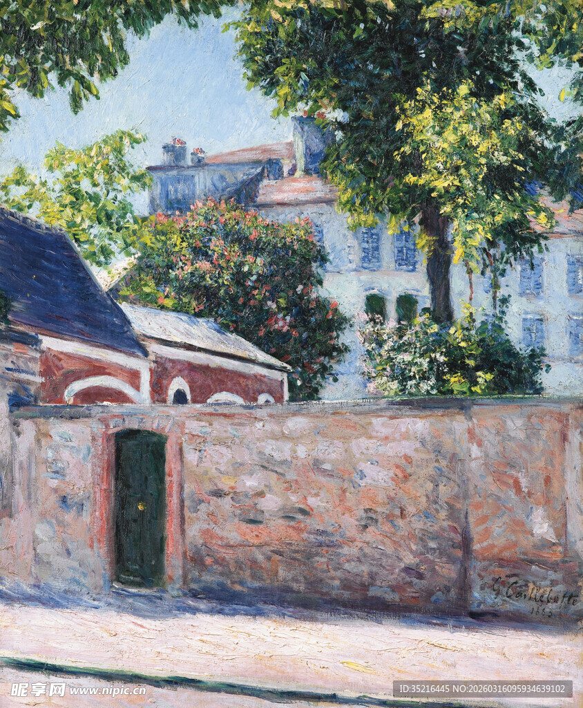 庭院外的砖墙与房屋风景