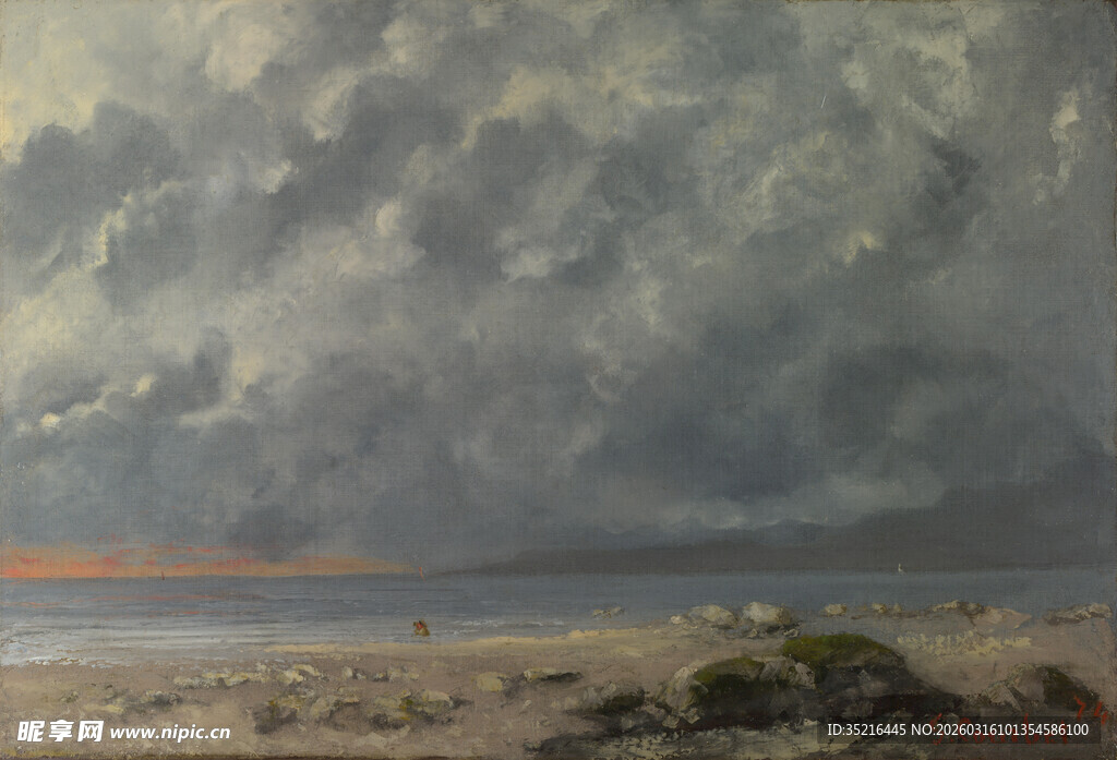 海边乌云密布的阴沉景象