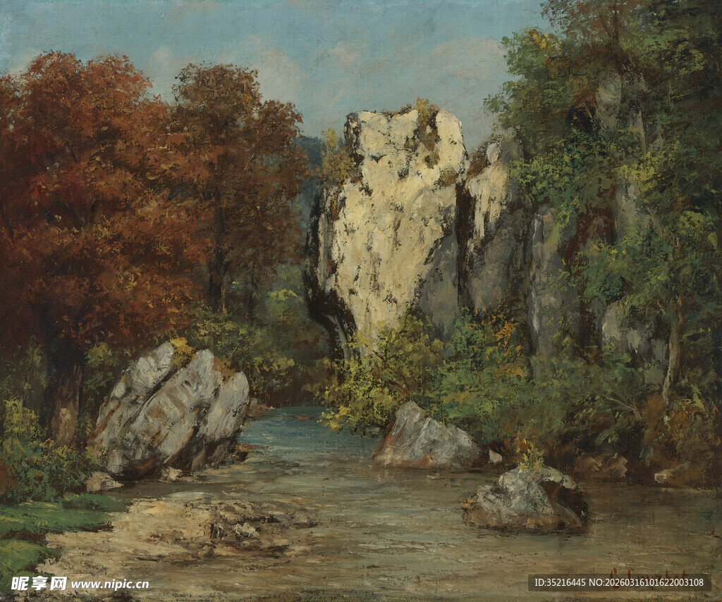 山间溪流旁的秋日岩石风景