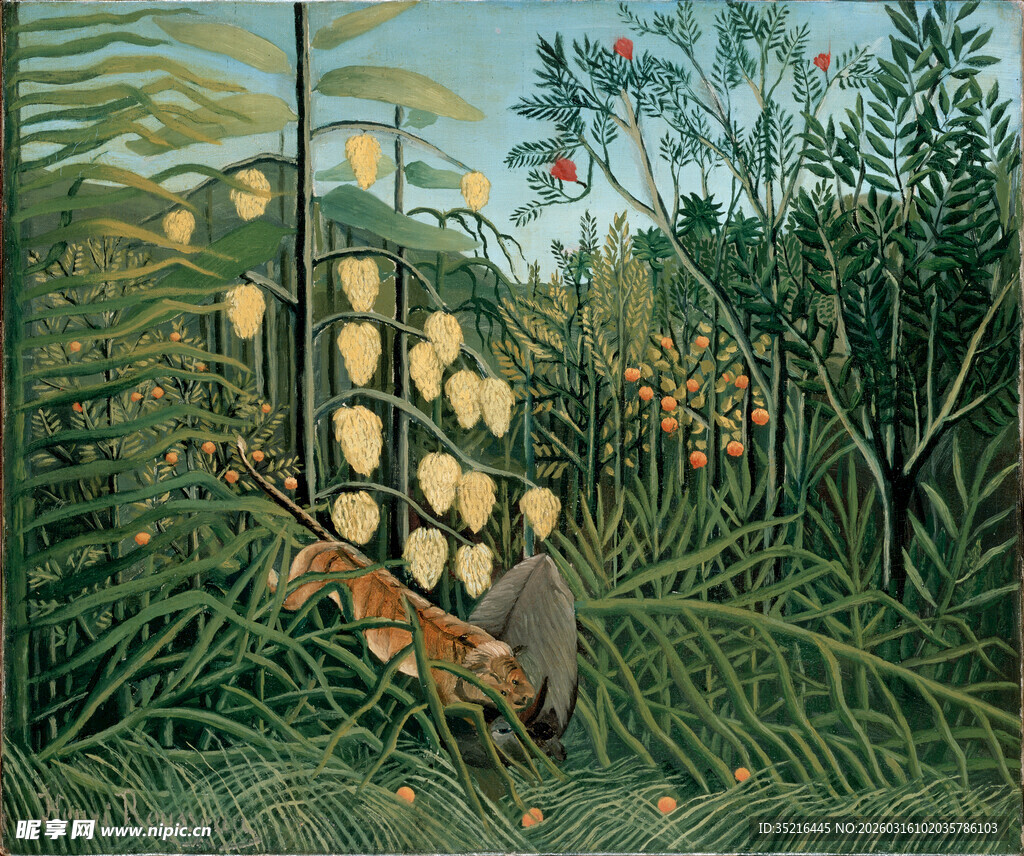 森林中堆放的原木与动物