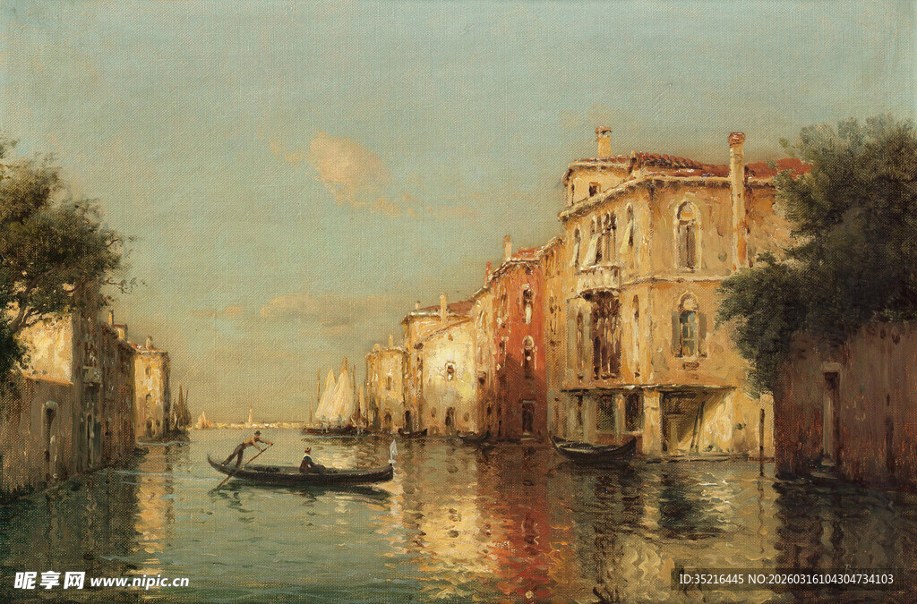 威尼斯运河上的宁静小船