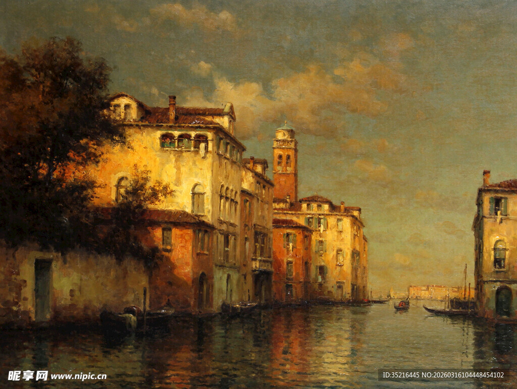 威尼斯河畔的古典建筑风光