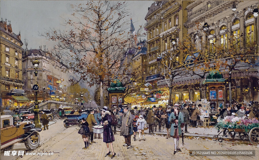 城市街道热闹的行人场景