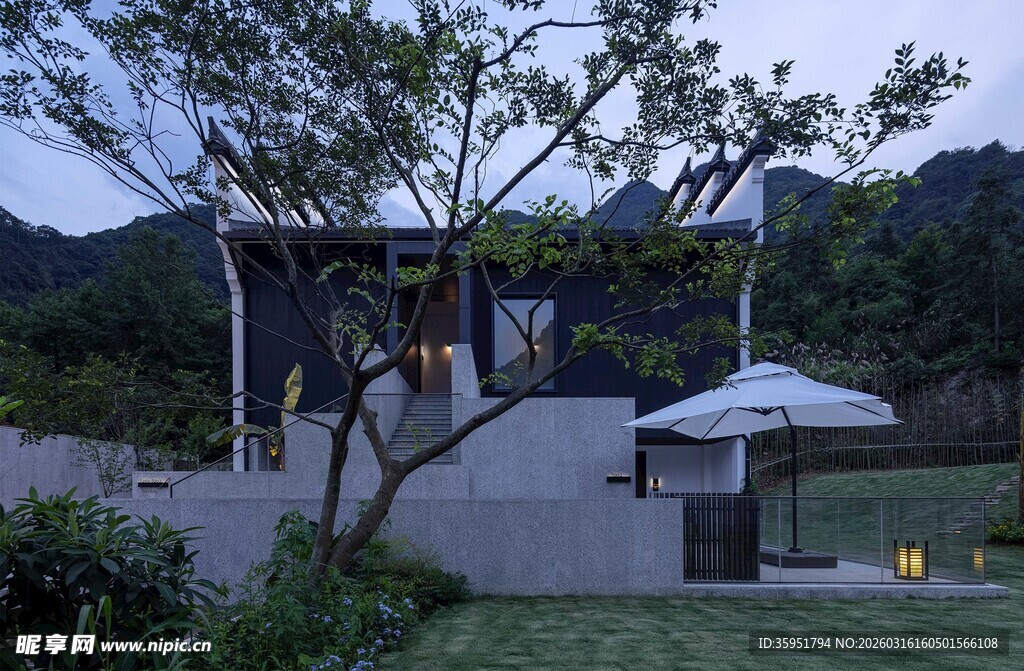 山间庭院静谧惬意生活