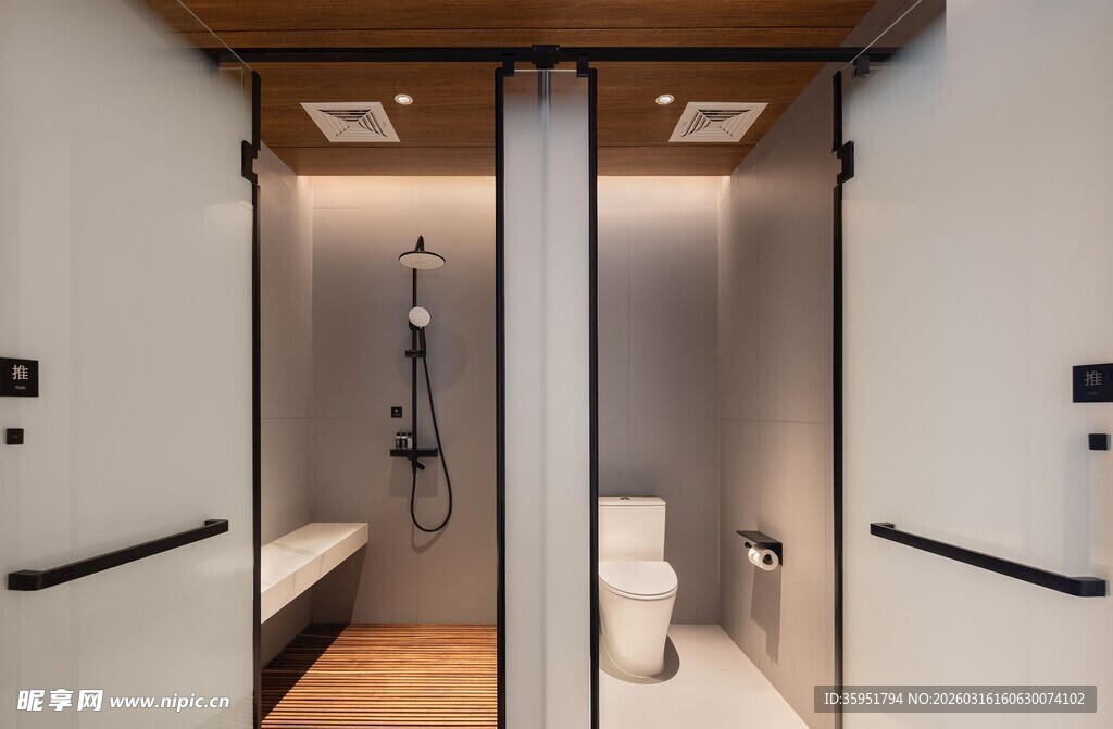 现代简约风的电梯内部空间