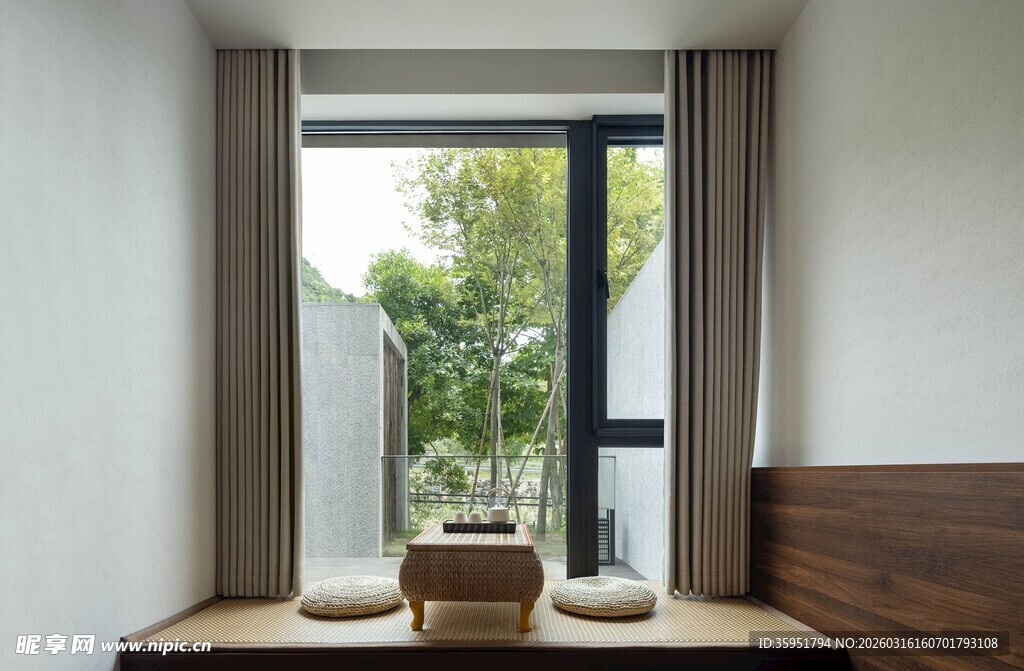 简约室内窗边静谧小角落