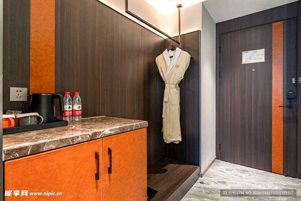 现代风格走廊储物区一角