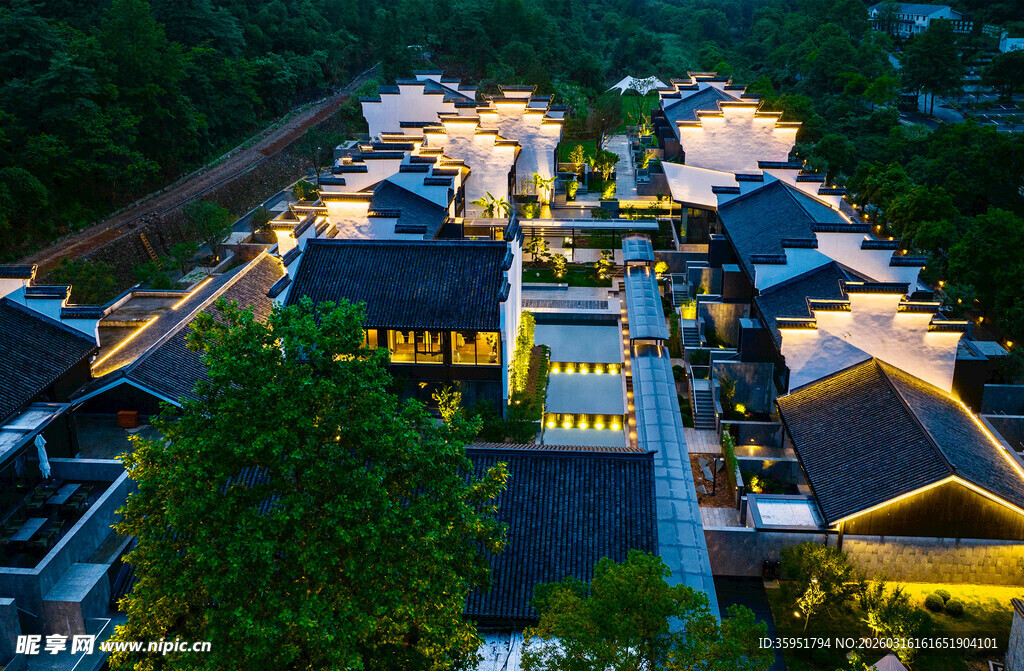 古村落夜景俯瞰图