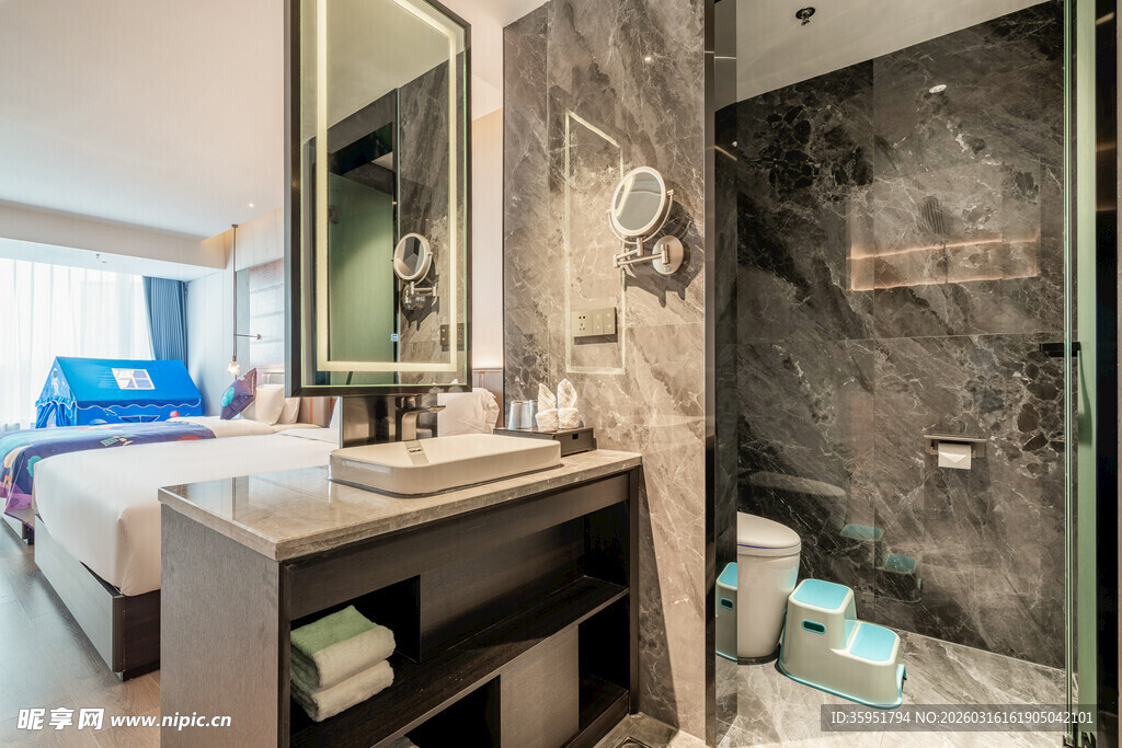 现代风大理石浴室设计