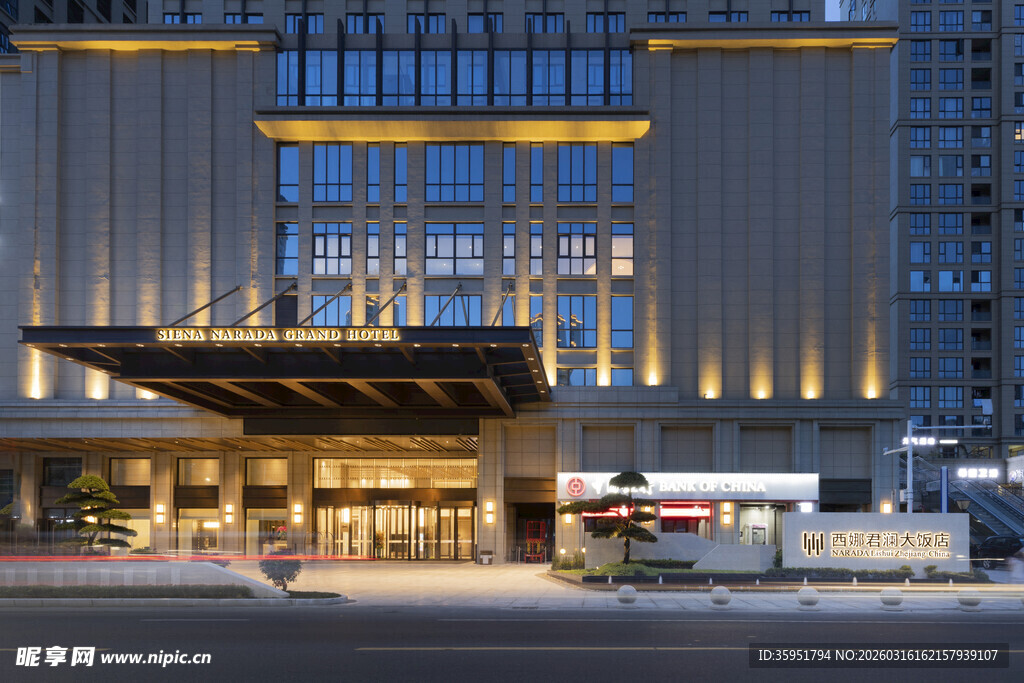 现代豪华酒店外观夜景