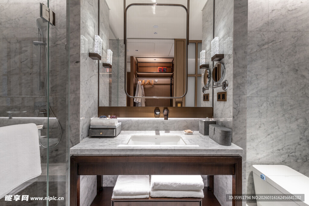 现代简约风浴室洗手台区域