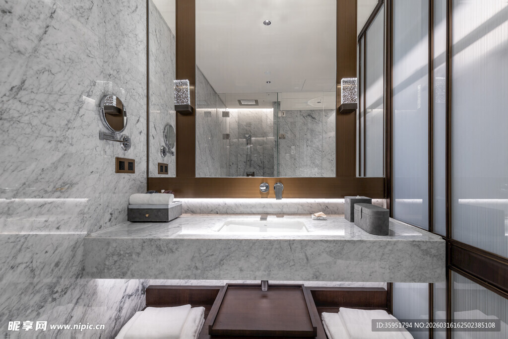 现代简约风格大理石浴室