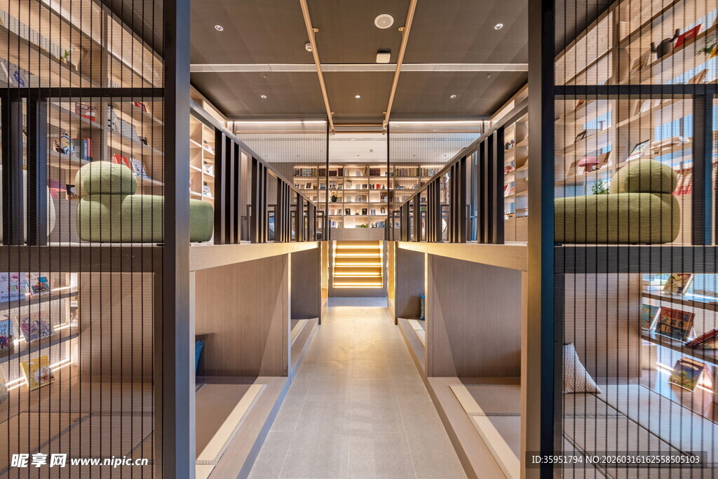 现代风格图书馆过道空间