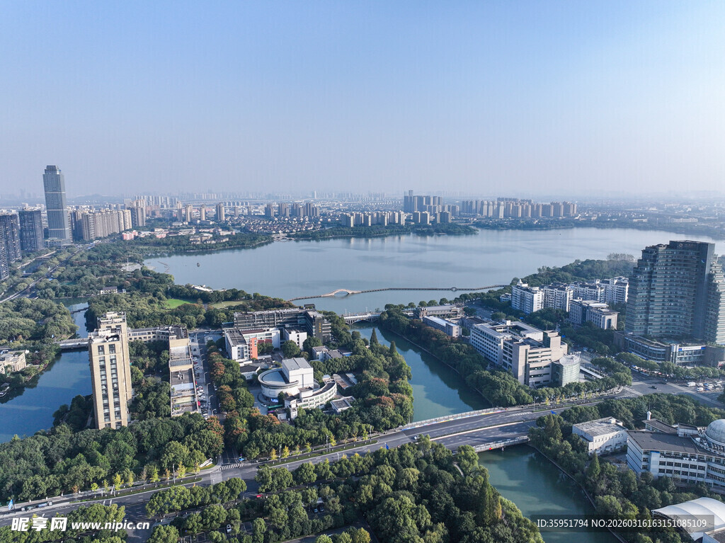 城市河畔建筑景观鸟瞰