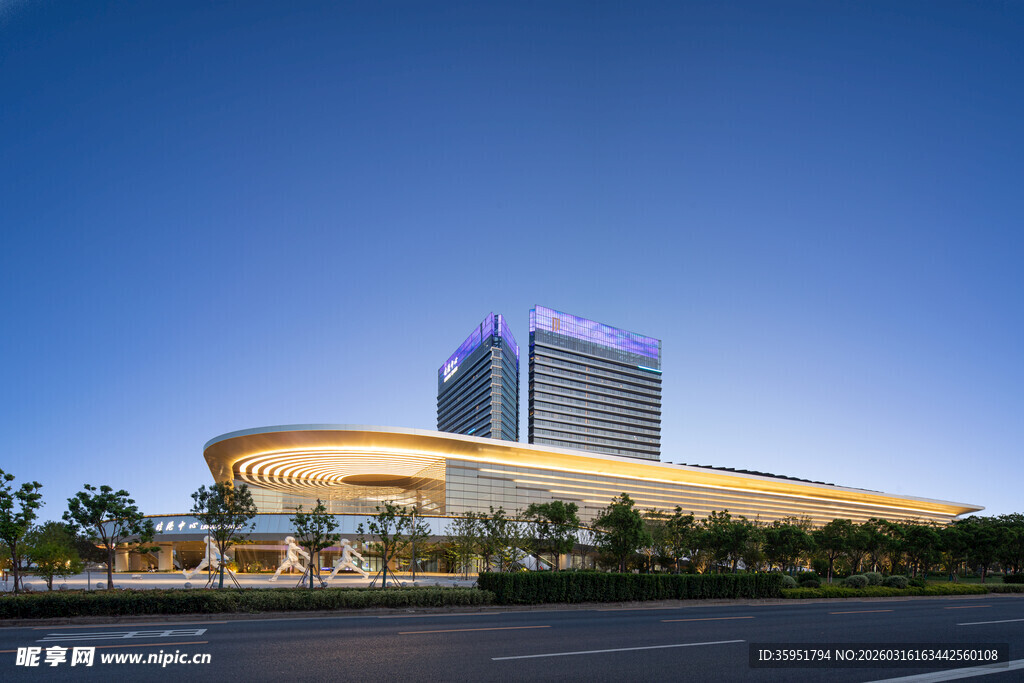 现代风格商业建筑外观