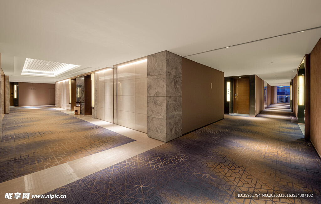 现代风格宽敞室内走廊空间