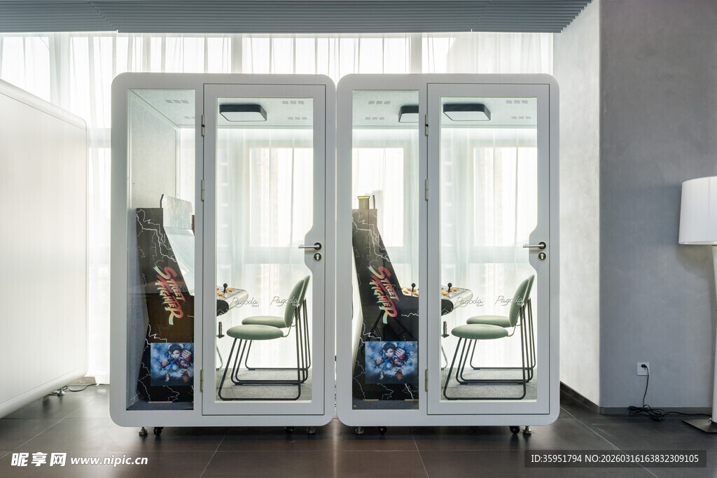 时尚镜面广告展示装置