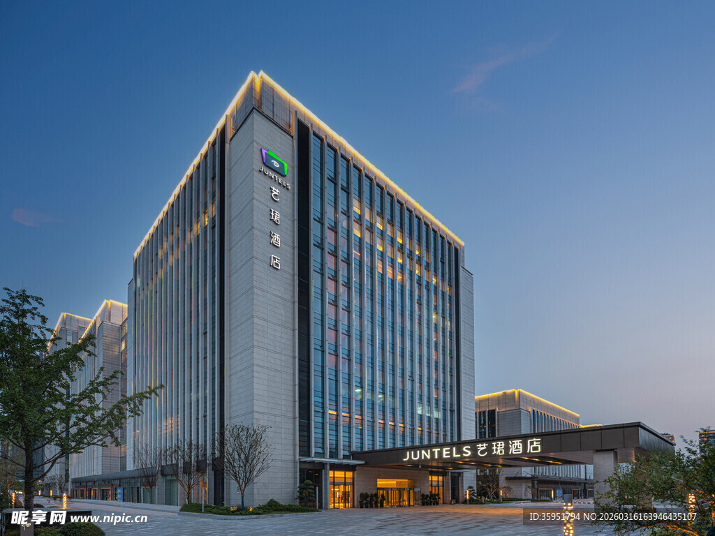 现代高端商务办公大楼