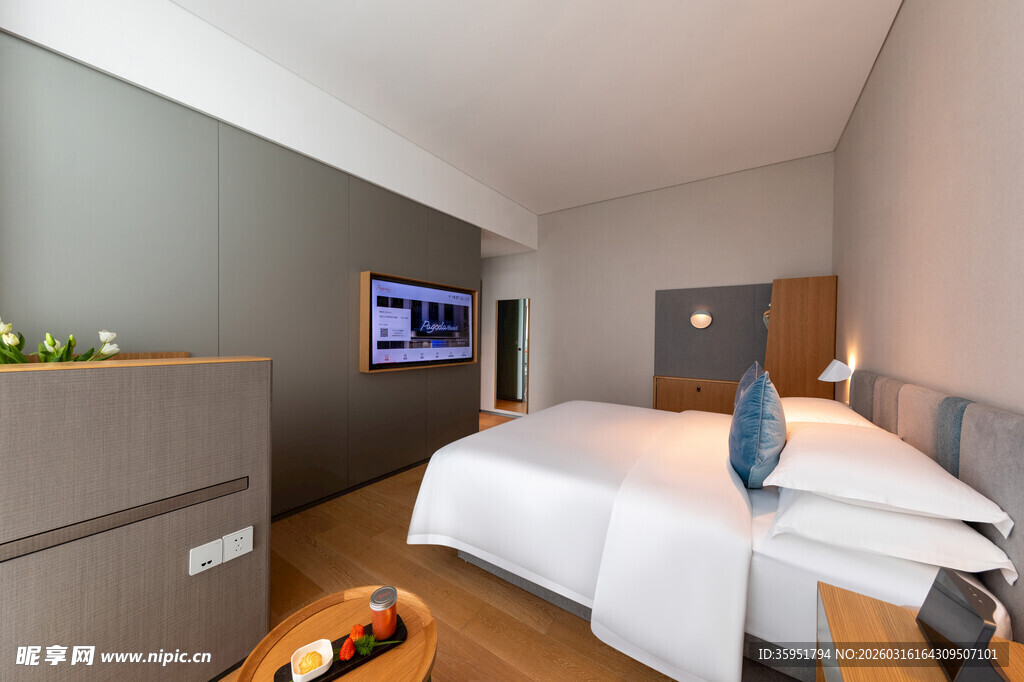 现代简约风格温馨卧室