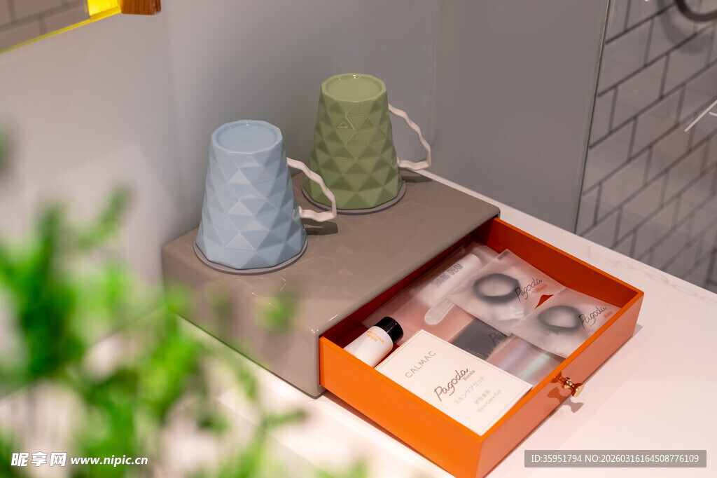 简约桌面收纳小物展示