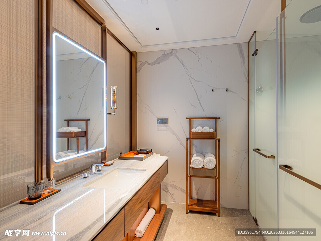 现代简约风格豪华卫浴间