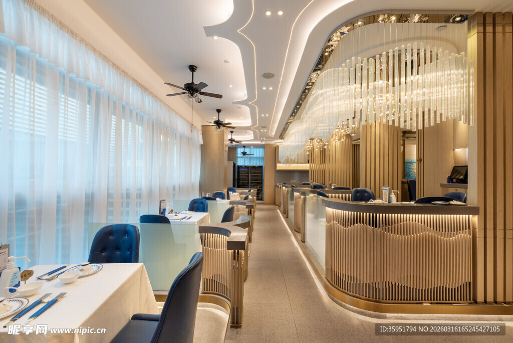 现代豪华餐厅内部场景