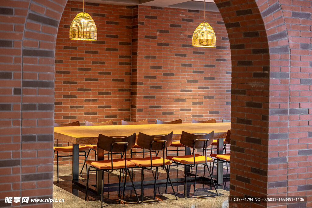 复古砖墙餐厅内景