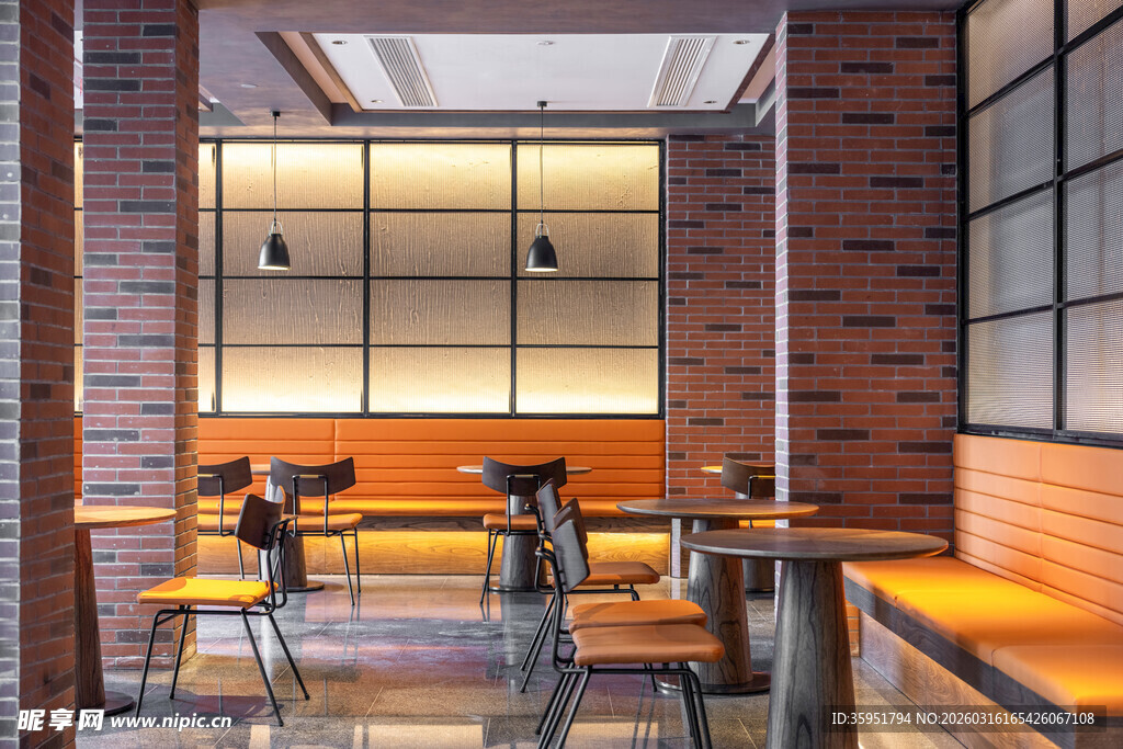复古风餐厅室内座位场景