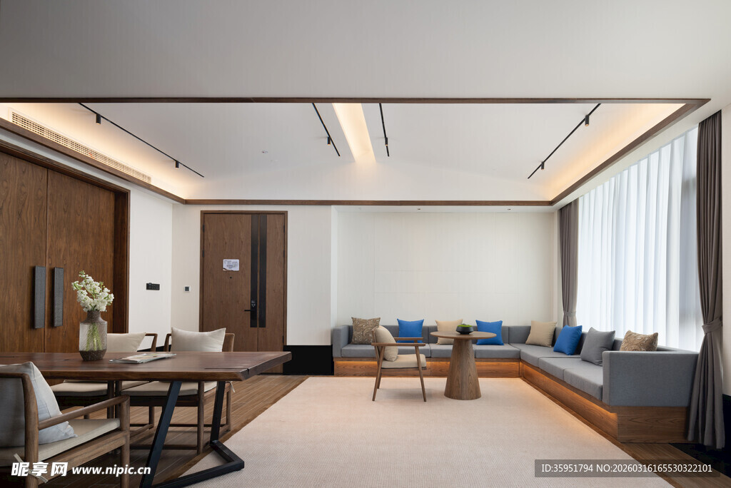 现代简约风格的舒适客厅空间