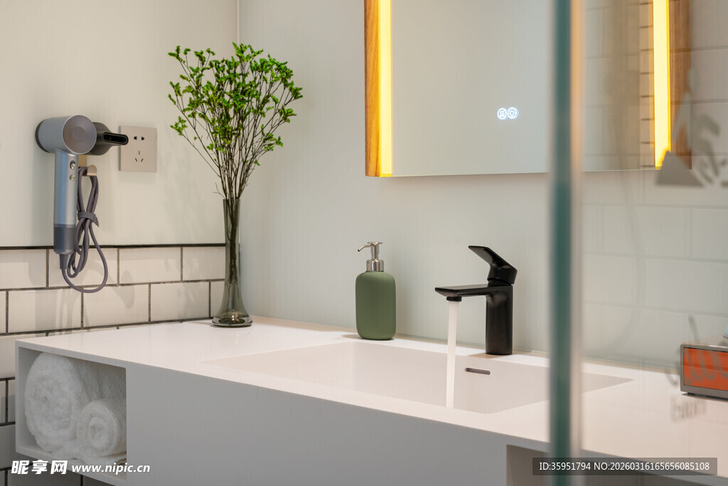 现代简约风浴室洗手台