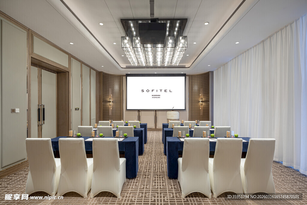 现代简约风格会议室布置