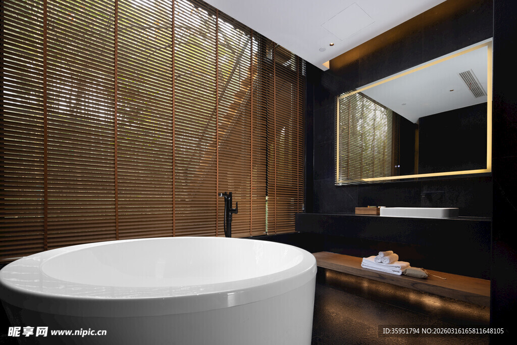 现代风木质浴室浴缸场景