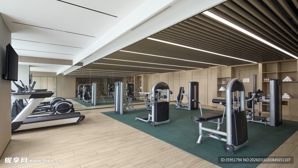 现代健身房内景设施展示