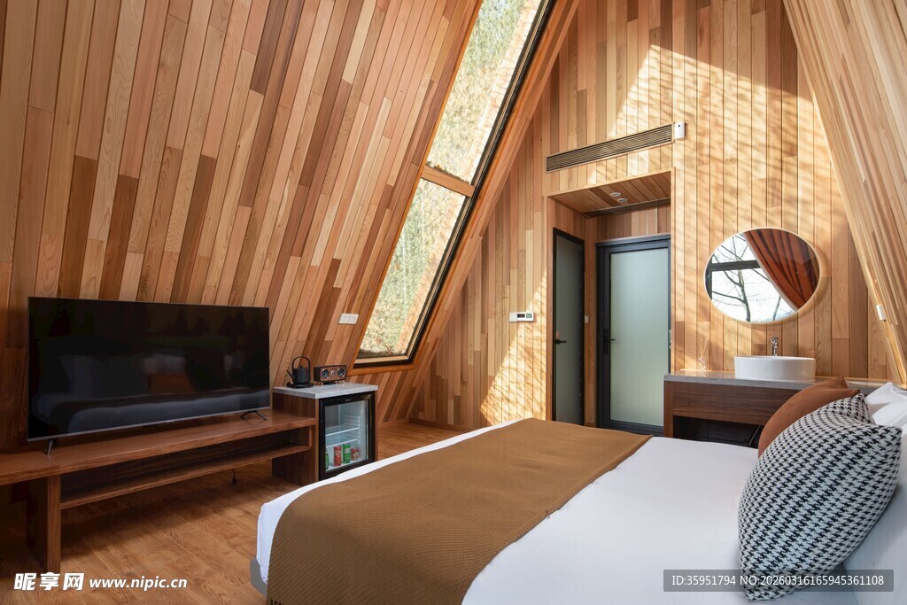 木质斜面屋顶温馨卧室