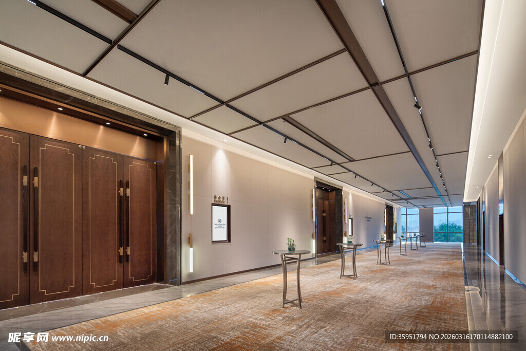 现代大气的走廊空间设计