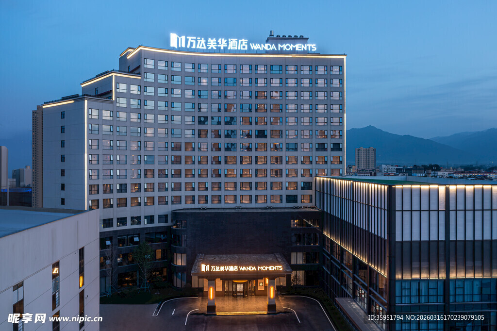 豪华酒店外观夜景