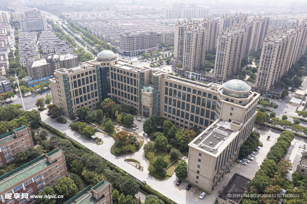 城市中现代化建筑群鸟瞰