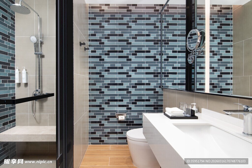 现代浴室的时尚瓷砖墙面