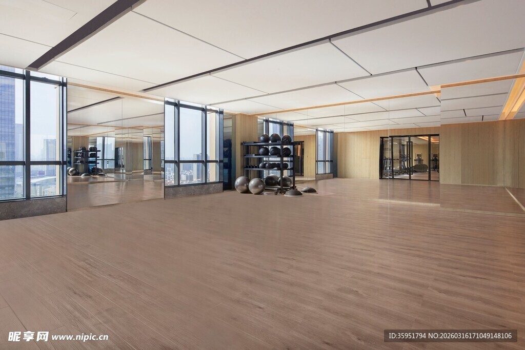 宽敞明亮的现代化办公大厅